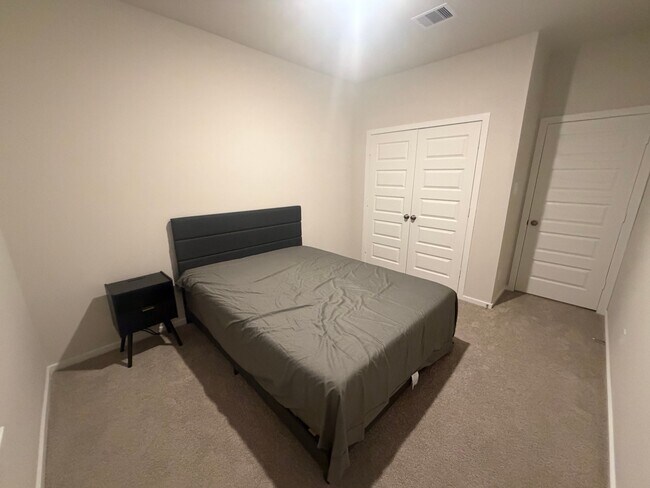 Foto del edificio - 4206 Laurel Oak Cir