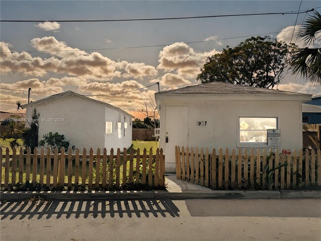 Foto del edificio - 1909 Windsor Ave