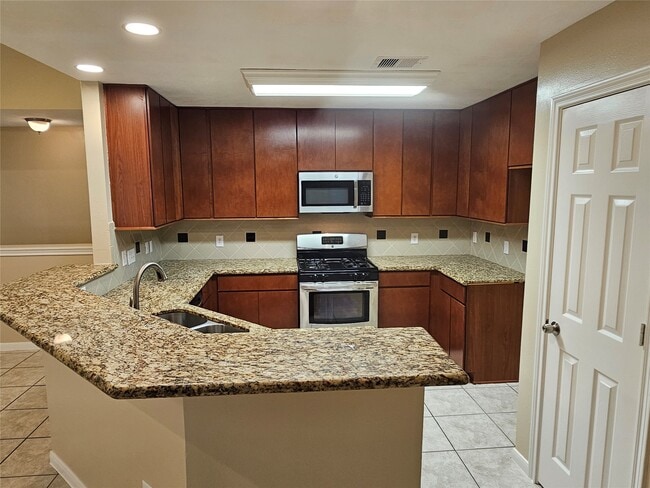 Foto del edificio - 3314 D H Watkins Dr