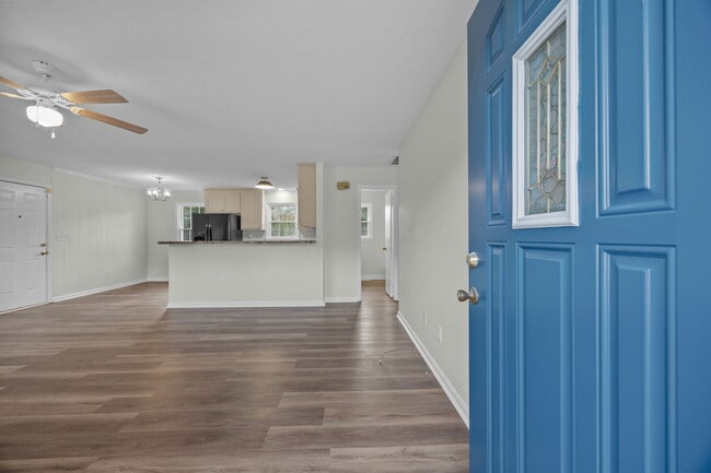 Foto del edificio - 904 Jennifer Ln