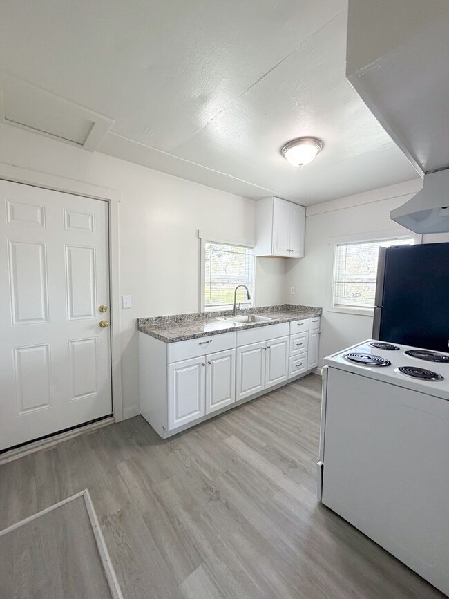 Building Photo - Thorpe Duplexes