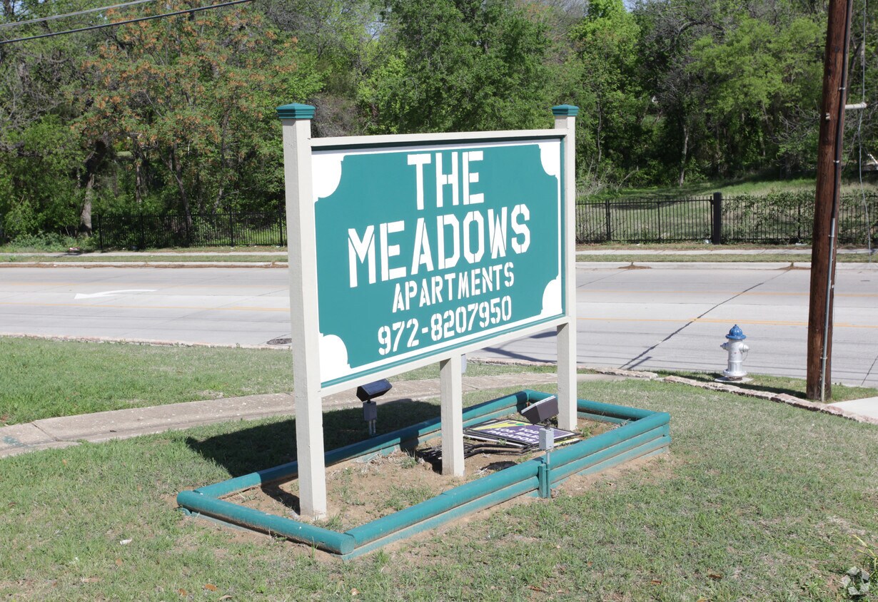 Foto del edificio - Meadows Apartments