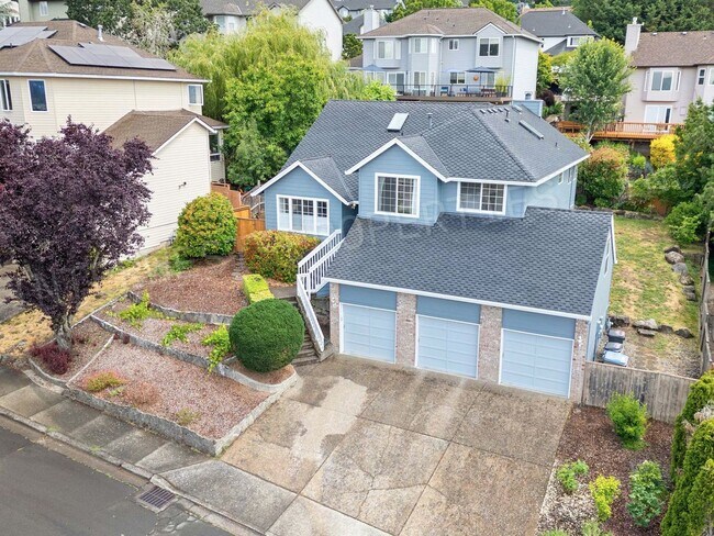 Building Photo - 4+ Bedroom Tigard Home With a Beautiful Vi...
