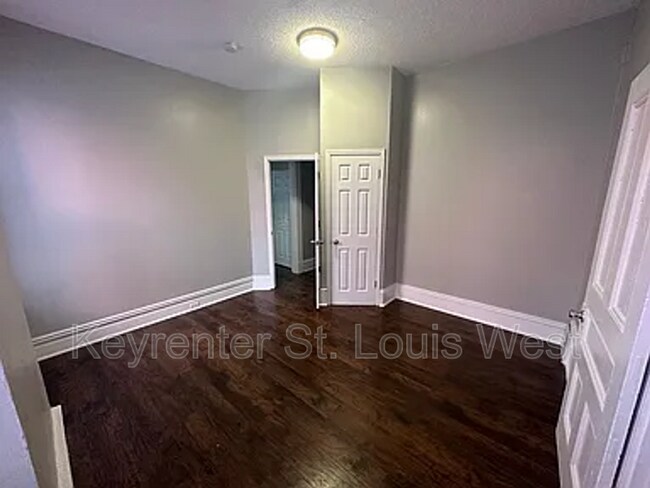 Building Photo - 2821 Henrietta St