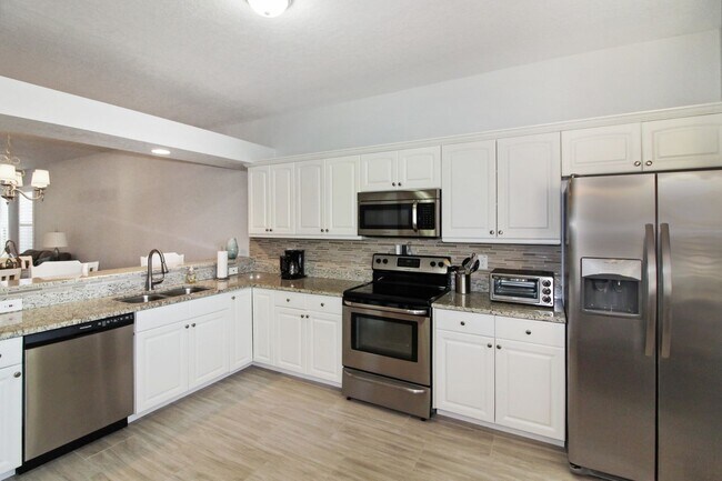 Building Photo - St. Andrews at Plantation Seasonal Condo for Rent