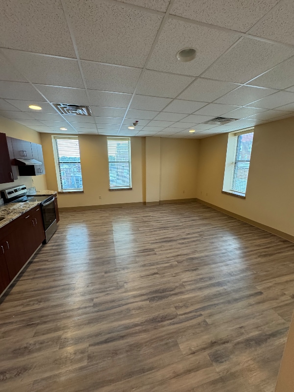 Building Photo - 102 E Otterman St
