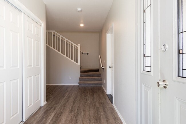 Building Photo - Executive Home with View- 4 bed, 2.5 bath, 2 car garage