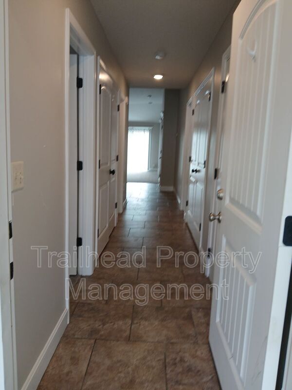 Foto del edificio - 9401 N Robinhood Ave