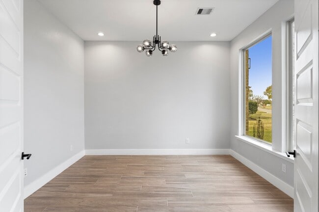 Building Photo - 7007 Longmire Cir