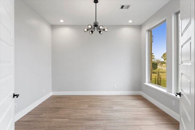 Foto del edificio - 7007 Longmire Cir