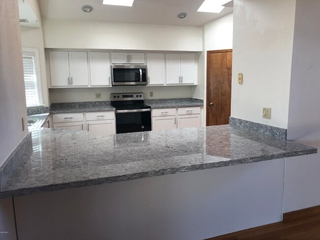 Building Photo - 6445 E Wildcat Dr