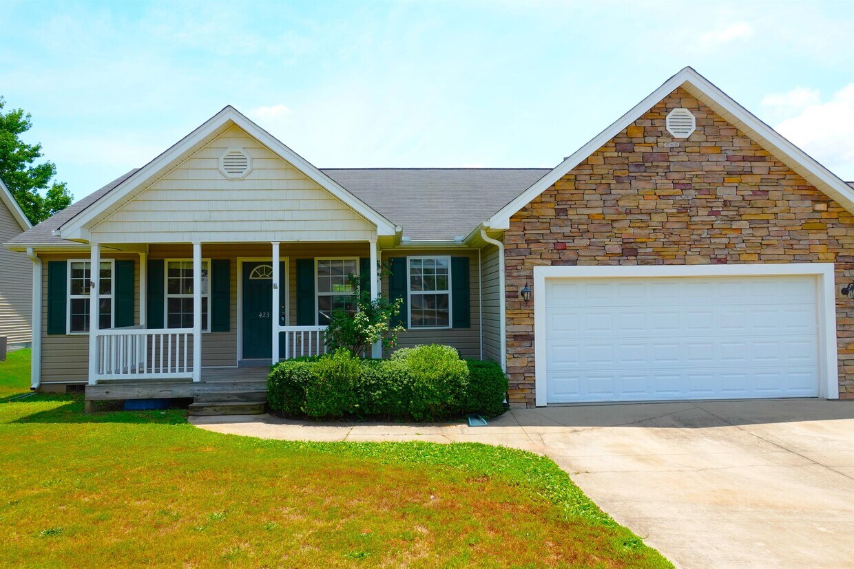 Primary Photo - 423 Lynnell Way