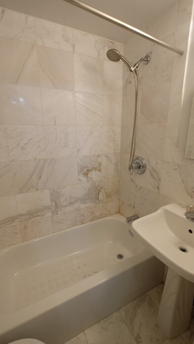 Building Photo - 526 E 11th St