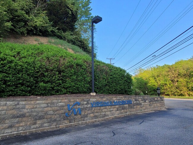 Foto del edificio - 2 Bedroom Condo - Greentree - Many Amenities!!