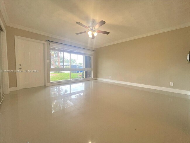 Building Photo - 2809 Middle River Dr