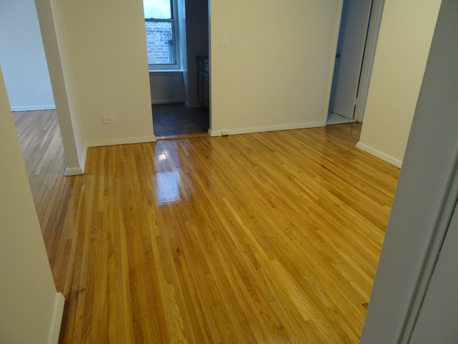 Building Photo - 91 E Van Cortlandt Ave