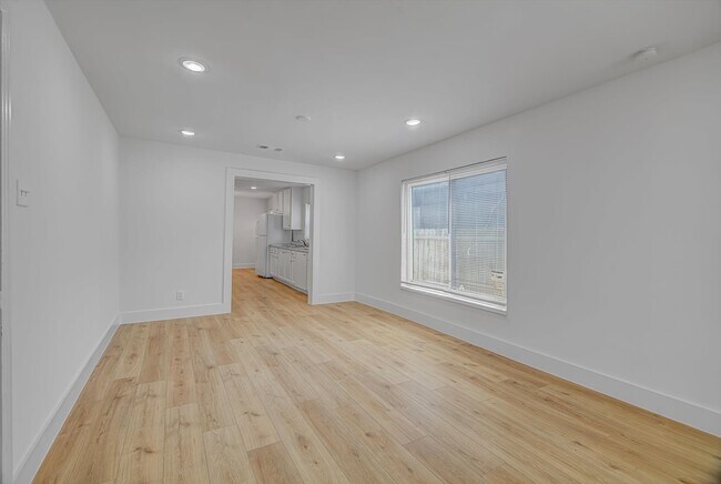 Building Photo - 1212 E 32nd St