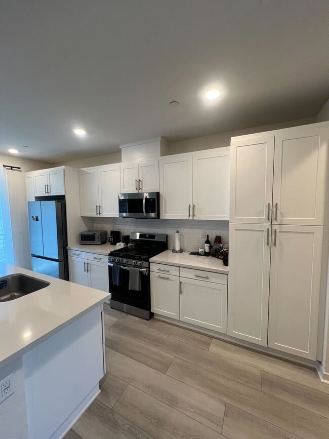 Building Photo - Modern 1-Bedroom Condo in Ontario Ranch wi...