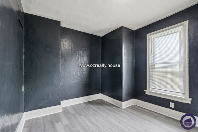 Building Photo - 1310 Almon Ave