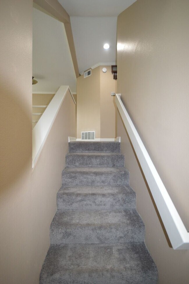 Foto del edificio - 3 Bedroom Townhome in Orange