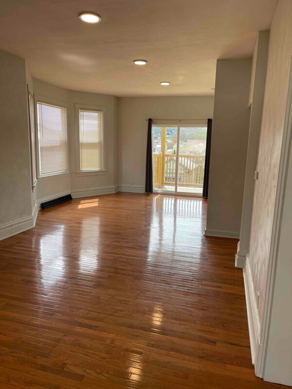 Building Photo - 1208 Elwell St