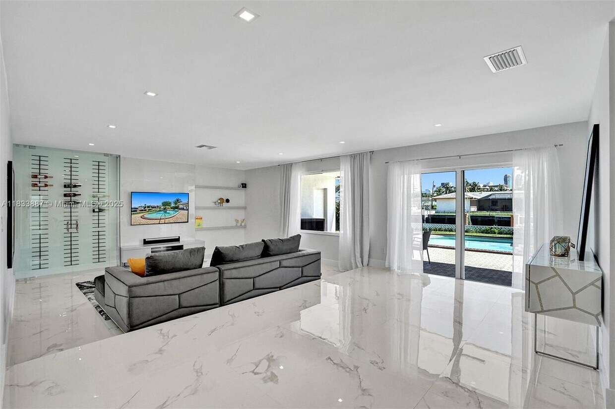 Foto principal - 16433 NE 33rd Ave