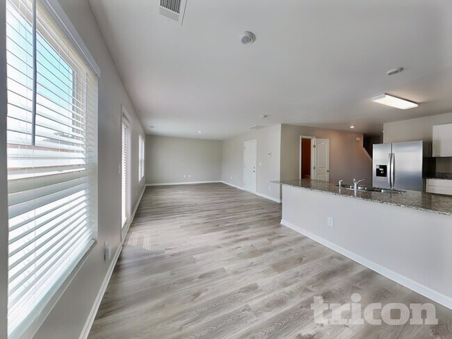 Foto del edificio - 542 Springtime Ln