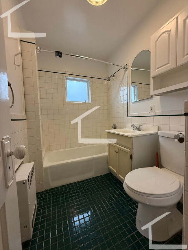 Foto del edificio - Updated 2 Bed Oak Square