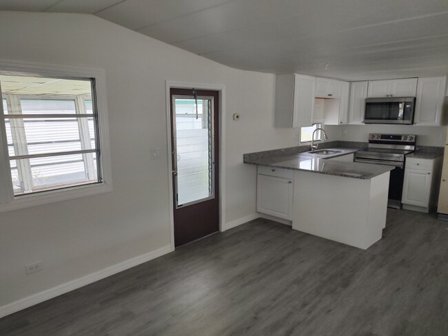 Foto del edificio - 2550 State Rd 580