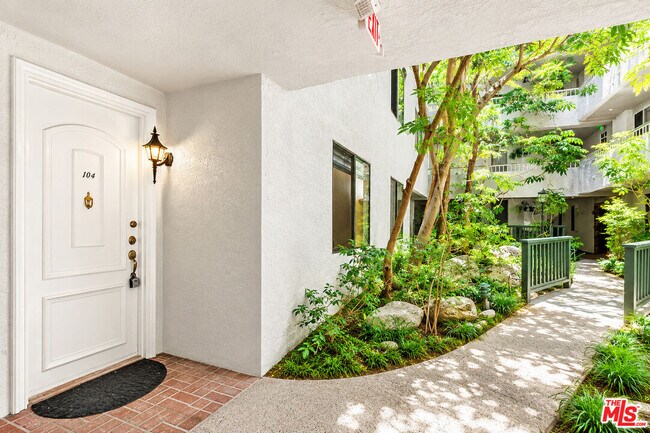 Building Photo - 1375 Kelton Ave