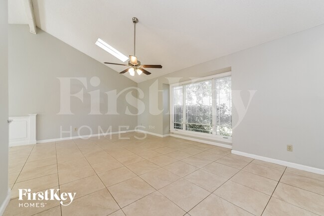 Foto del edificio - 7654 Balmy Ct