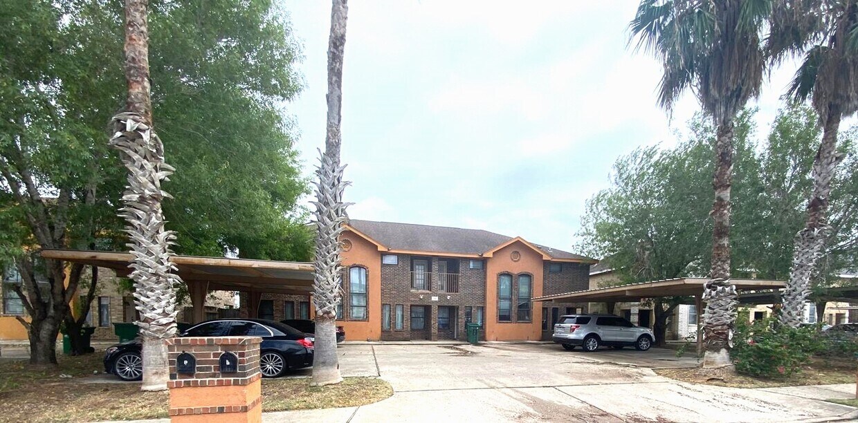 Foto principal - 1206 W Fig Ave
