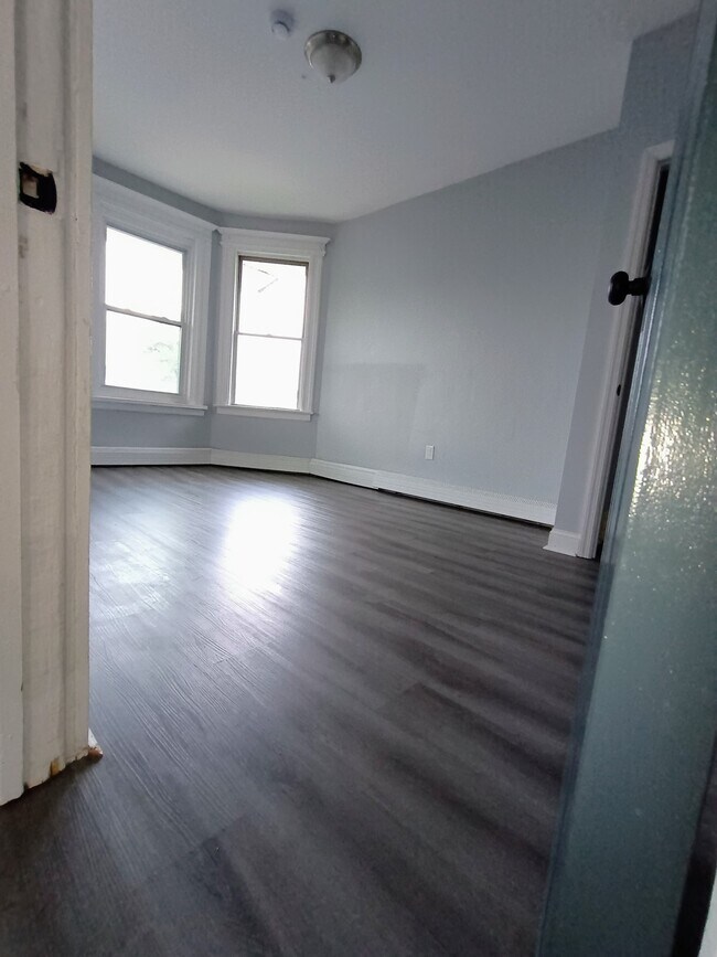 Foto del edificio - 169 Johnson Ave