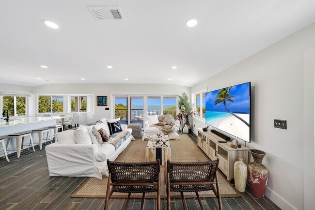 Building Photo - 803 Bonito Ln