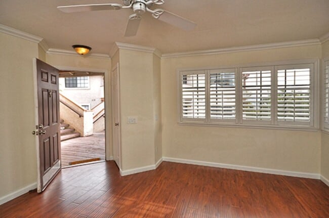 Building Photo - Immaculate Upper End 1 Bed 1 Bath Condo in...