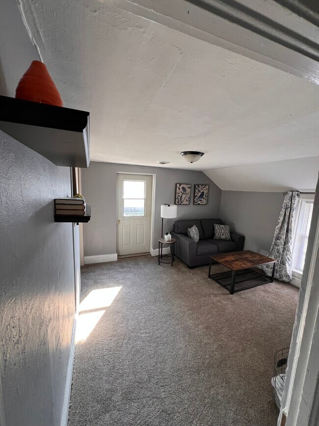 1243 Green Bay St Unit GreenBayUpper, La Crosse, WI 54601 Apartments