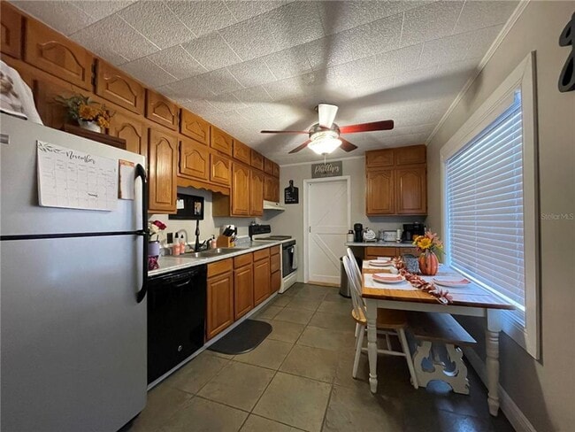 Building Photo - Adorable 2 bed/ 1 bath home in Seffner!!