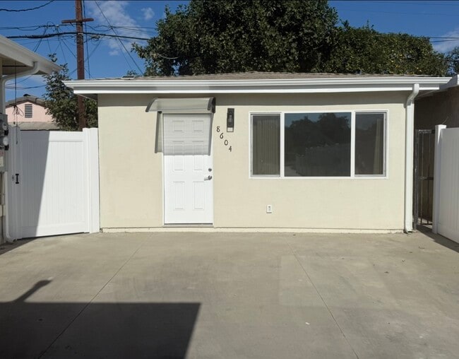 Foto del edificio - 8604 Tilden Ave