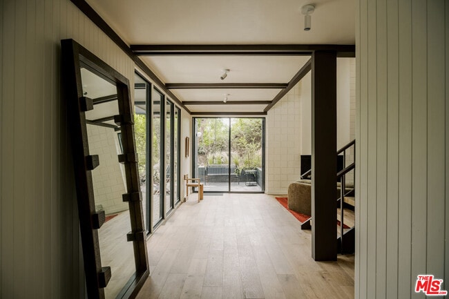 Building Photo - 5649 Valley Oak Dr