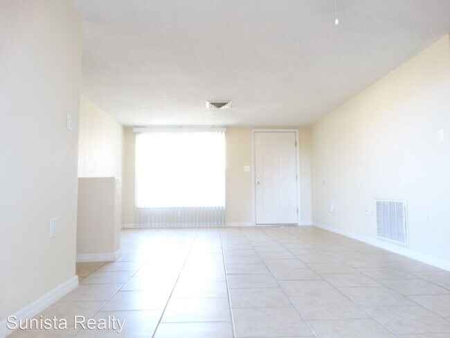 Building Photo - 3 br, 1 bath House - 9831 Rainbow Lane