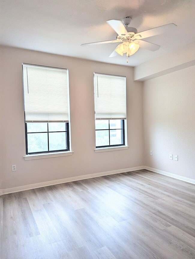 Building Photo - Updated 1x1 562 square feet