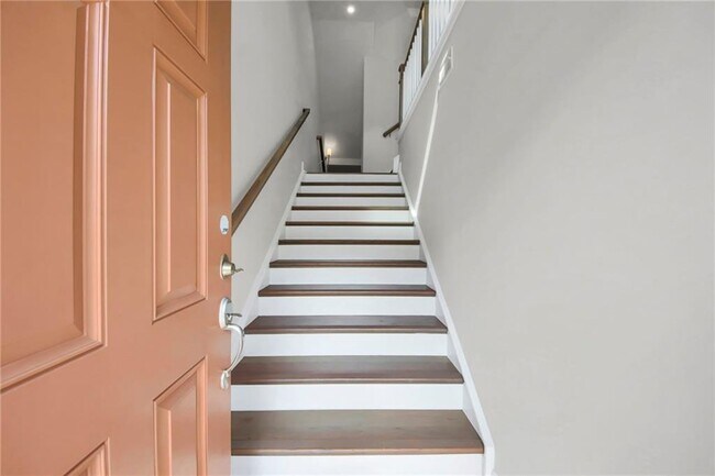 Building Photo - 996 Layton Dr