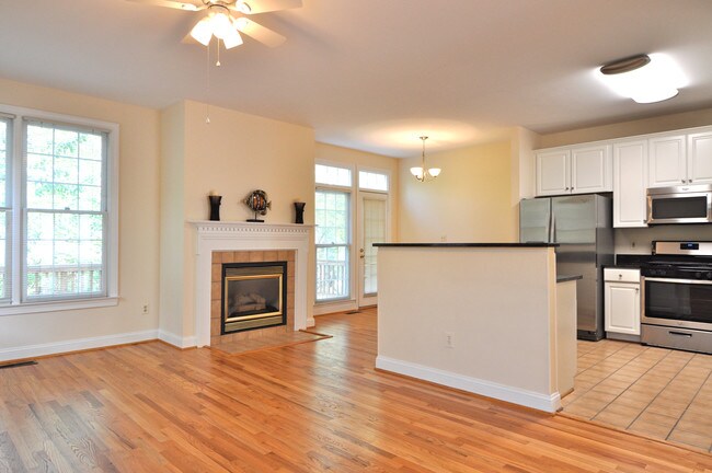 Sala de estar/ cocina - 2716 Earls Ct
