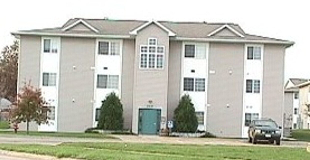 Foto principal - Secured Eastside Iowa City 2 bedroom condo.