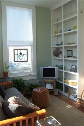 Living area - 5940 Laurel St