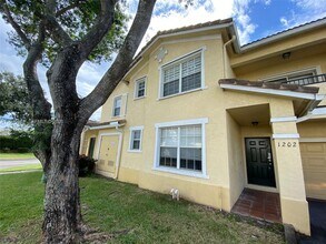 Building Photo - 1202 Belmont Ln