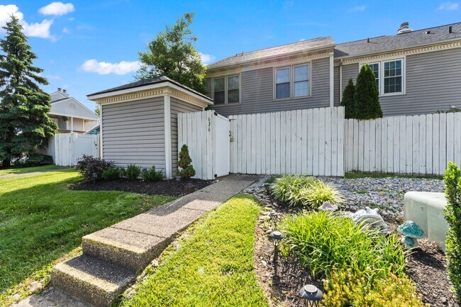 Building Photo - Stunning Three Bedroom, Two and a Half Bat...
