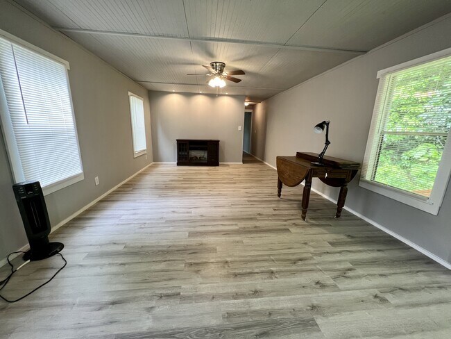 Building Photo - 62 Mandalay Dr