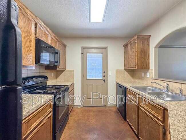 Building Photo - 619B Karey Dr