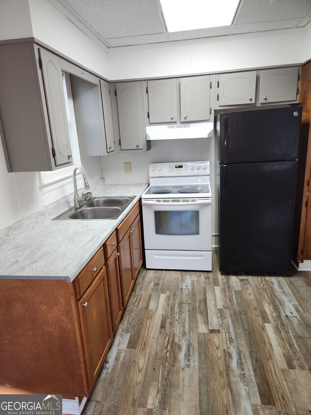 Building Photo - 1 E Main St